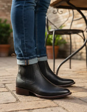 Cargar imagen en el visor de la galería, U4008 - Botín suela volada búfalo negro