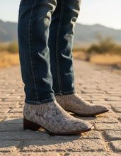 Cargar imagen en el visor de la galería, U5002 - Botín vaquero de pelo pinto negro
