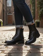 Cargar imagen en el visor de la galería, U9003 - Bota casual cuero/hule atanado negro