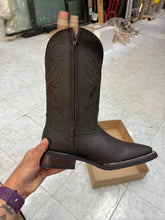 Cargar imagen en el visor de la galería, ELD1005 - Bota bulldog griega crazy choco