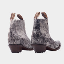 Load image into Gallery viewer, D1031 - Botín puntal de pelo pinto negro