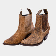 Cargar imagen en el visor de la galería, D1032 - Botín puntal de pelo atigrado