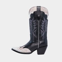 Load image into Gallery viewer, D1081 - Bota puntal snake print negro