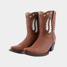 Cargar imagen en el visor de la galería, D2041 - Bota corta puntal láser crazy bronce