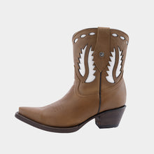 Cargar imagen en el visor de la galería, D2043 - Bota corta puntal láser crazy oro