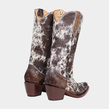 Cargar imagen en el visor de la galería, D2054 - Bota puntal clásica de pelo pinto negro