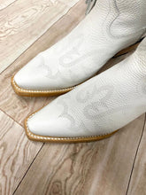 Load image into Gallery viewer, D2076 - Bota canela barbas venado blanco