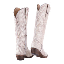 Cargar imagen en el visor de la galería, D2081 - Bota kiara snake print blanco
