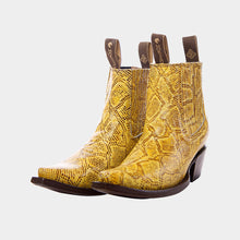 Load image into Gallery viewer, D2093 - Botín puntal grabado anaconda amarillo/café/tabaco