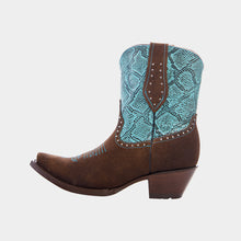 Load image into Gallery viewer, D3014 - Bota corta oval gamuza grabado anaconda azul turquesa/café/topo