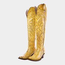 Load image into Gallery viewer, D3023 - Bota larga puntal grabado anaconda amarillo/café/tabaco