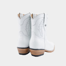 Cargar imagen en el visor de la galería, D3031 - Bota corta oval venado blanco