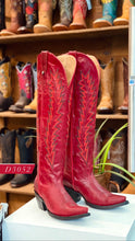 Cargar imagen en el visor de la galería, D3052 - Bota puntal canelita jersey rojo
