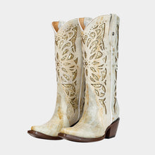 Cargar imagen en el visor de la galería, D4012 - Bota puntal láser con estoperoles desierto hueso