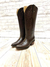 Cargar imagen en el visor de la galería, D8006 - Bota puntal kiara atanado café