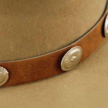 Cargar imagen en el visor de la galería, STCAU1002 - Texana cautiva banano