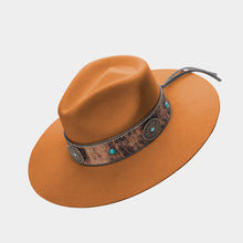 Cargar imagen en el visor de la galería, STRIANG4003 - Texana triángulo bronce toquilla pelo de res piedra azul