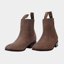 Cargar imagen en el visor de la galería, U1007 - Botín charro de cuero nubuck moka