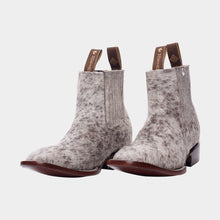 Cargar imagen en el visor de la galería, U5002 - Botín vaquero de pelo pinto negro