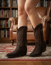 Load image into Gallery viewer, D3063 - Bota oval gamuza choco
