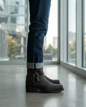 Cargar imagen en el visor de la galería, UP1002 - Bota byker trompa de puerco crazy choco
