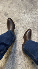 Cargar imagen en el visor de la galería, H6004 - Bota oval bordada choco
