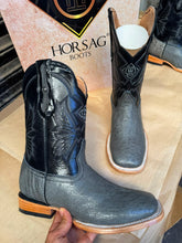 Cargar imagen en el visor de la galería, EB2003 - Bota bulldog panza avestruz gris
