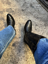 Cargar imagen en el visor de la galería, ELH1003 - Bota oval clon avestrúz negro
