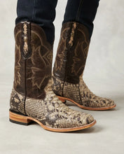 Load image into Gallery viewer, EB4004 - Bota bulldog pitón café claro
