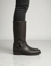 Cargar imagen en el visor de la galería, UP1002 - Bota byker trompa de puerco crazy choco
