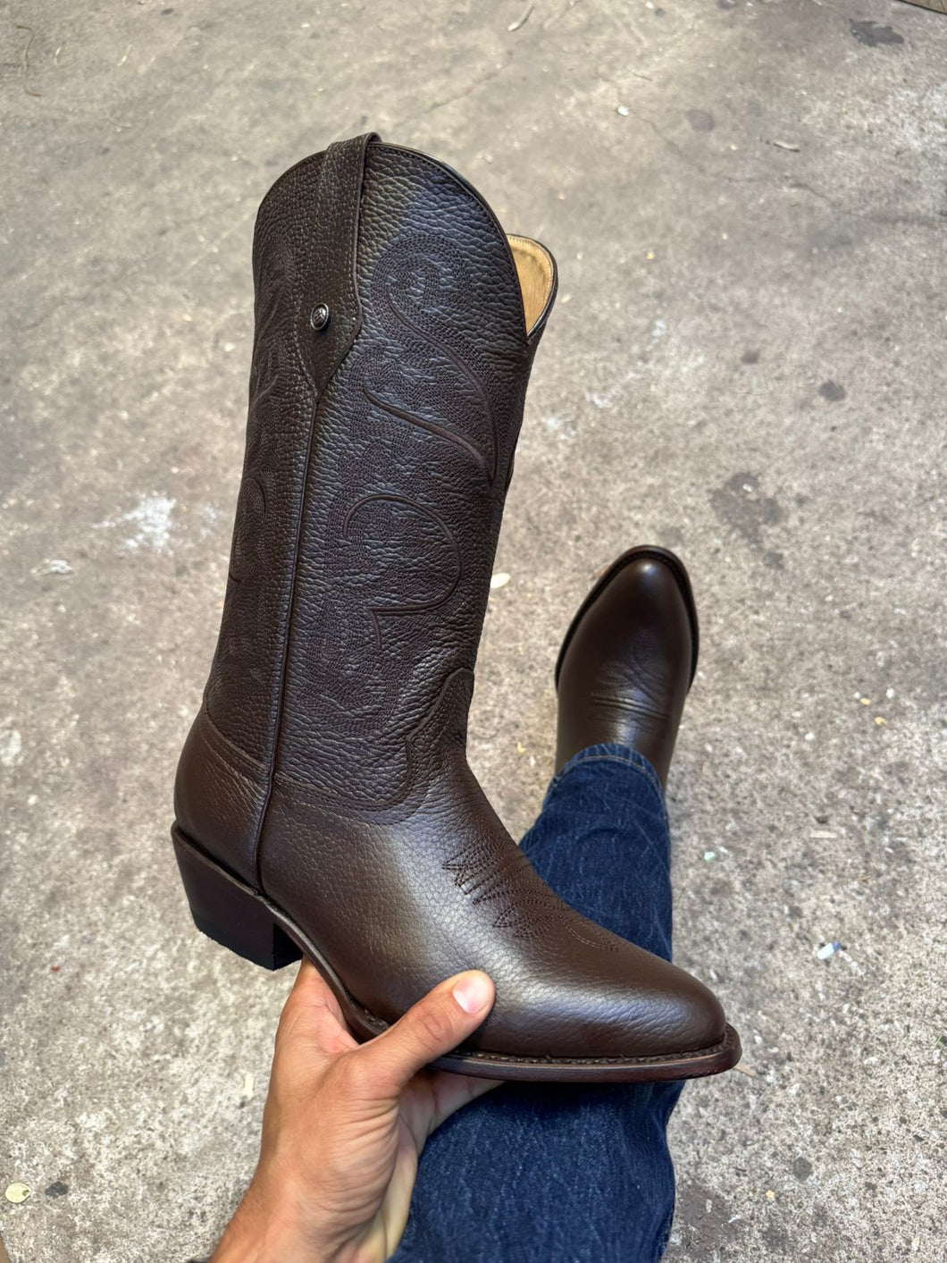H6004 - Bota oval bordada choco