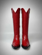 Cargar imagen en el visor de la galería, D4083 - Bota puntal kiara coco rojo
