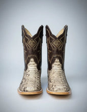 Load image into Gallery viewer, EB4004 - Bota bulldog pitón café claro
