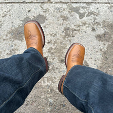 Load image into Gallery viewer, H1012 - Bota bulldog doble vida capuchino miel suela media vida tachón
