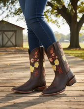 Cargar imagen en el visor de la galería, D1002 - Bota bulldog de cuero crazy choco
