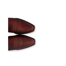 Cargar imagen en el visor de la galería, D1052 - Bota puntal alta brasil brandy
