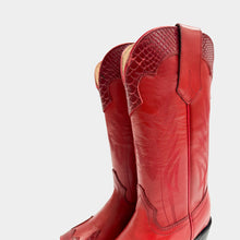 Cargar imagen en el visor de la galería, D1083 - Bota puntal snake print rojo
