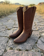 Cargar imagen en el visor de la galería, D1090 - Bota rodeo con cinto crazy brandy
