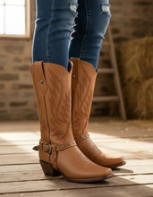 Cargar imagen en el visor de la galería, D1091 - Bota rodeo con cinto crazy oro
