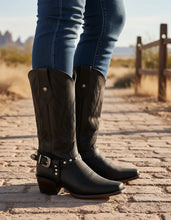 Cargar imagen en el visor de la galería, D1093 - Bota rodeo con cinto crazy negro
