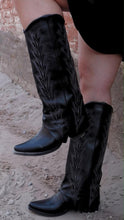 Load image into Gallery viewer, D2002 - Bota puntal glasee negro
