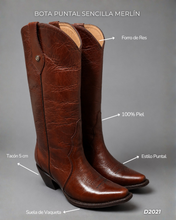 Cargar imagen en el visor de la galería, D2021 - Bota puntal sencilla merlín café
