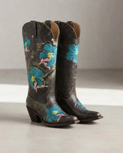 Cargar imagen en el visor de la galería, D2031 - Bota puntal flores desierto choco/azul
