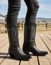 Cargar imagen en el visor de la galería, D2051 - Bota puntal clásica venado negro
