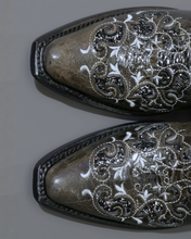 Cargar imagen en el visor de la galería, D3002 - Bota puntal láser desierto negro
