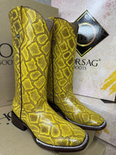 Cargar imagen en el visor de la galería, D3023 - Bota bulldog grabado anaconda amarillo/café/tabaco
