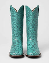 Cargar imagen en el visor de la galería, D3024 - Bota bulldog grabado anaconda azul turquesa/café/topo
