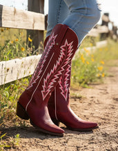 Cargar imagen en el visor de la galería, D3053 - Bota puntal canelita jersey rosa
