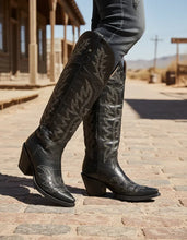 Cargar imagen en el visor de la galería, D3083 - Bota puntal alta águila desierto negro
