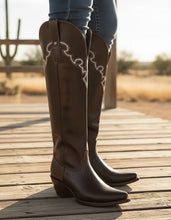 Load image into Gallery viewer, D3091 - Bota puntal alta bordado copete atanado café
